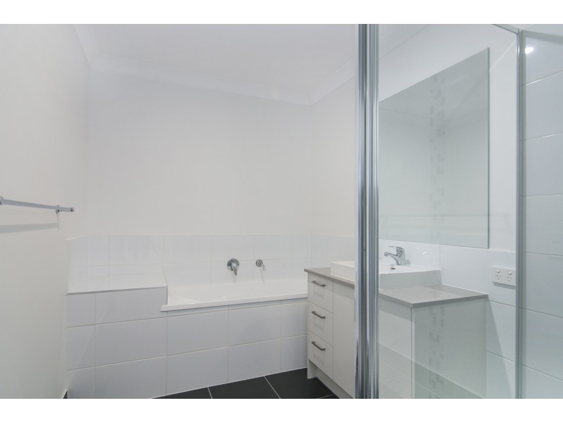 2/6 Pidgeon Street, Pimpama QLD 4209