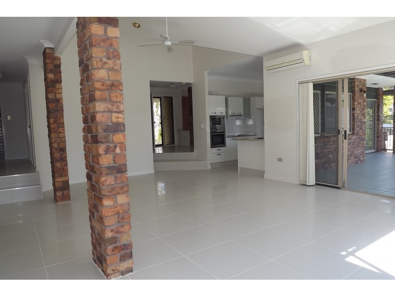 4 Wattle Glen Place, Robina QLD 4226