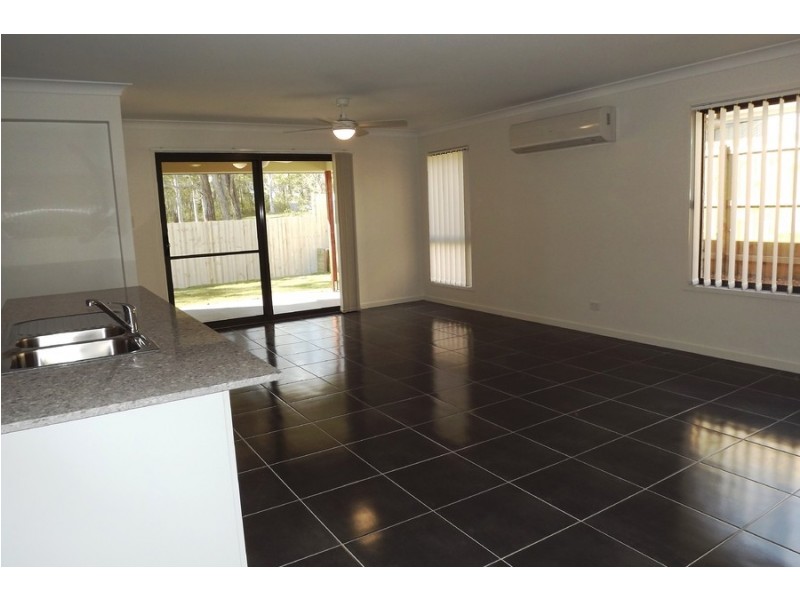 17 Milbrook Crescent, Pimpama QLD 4209