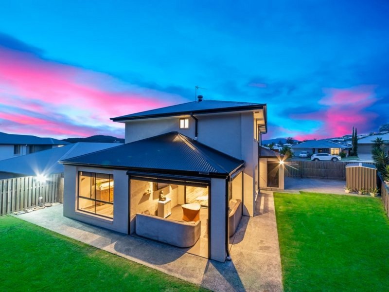 11 Hillstone Crescent, Maudsland QLD 4210