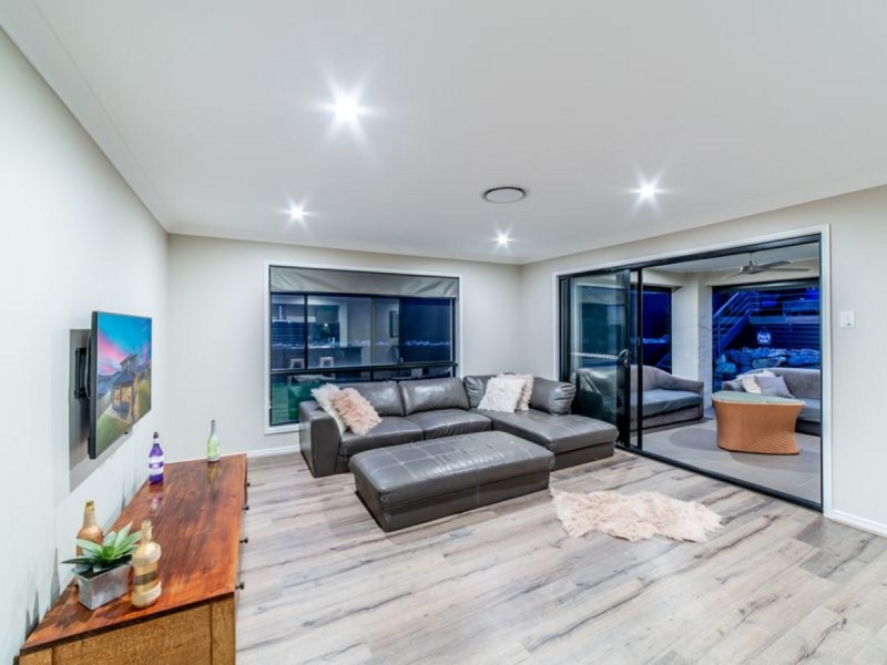 11 Hillstone Crescent, Maudsland QLD 4210