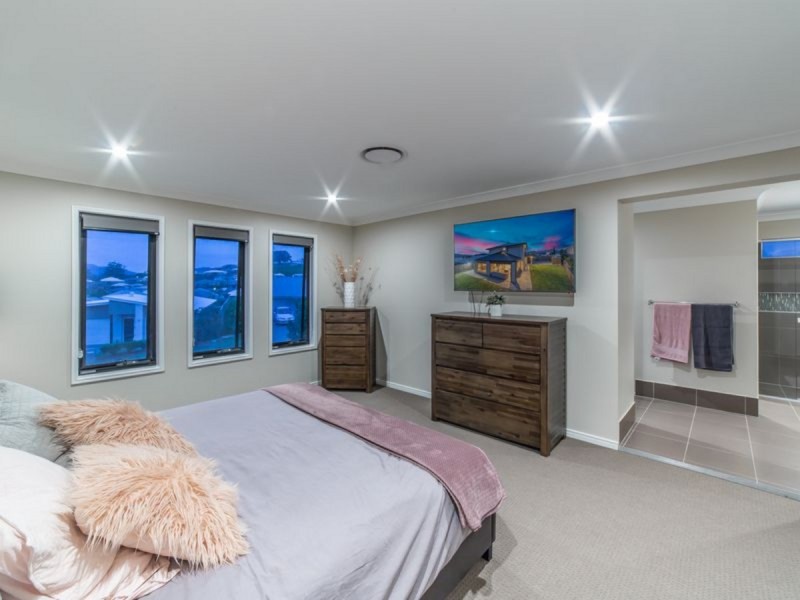 11 Hillstone Crescent, Maudsland QLD 4210