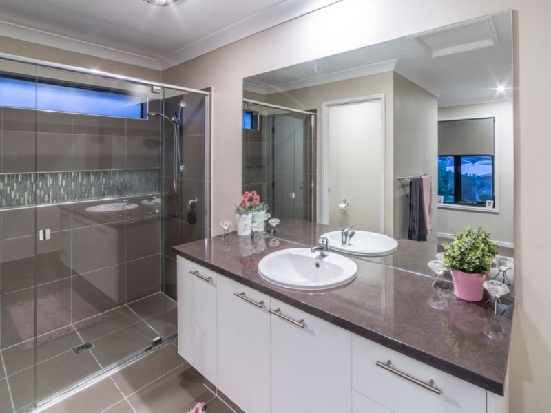 11 Hillstone Crescent, Maudsland QLD 4210