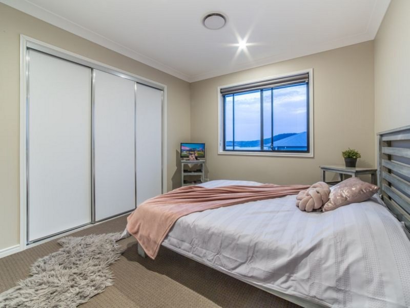 11 Hillstone Crescent, Maudsland QLD 4210