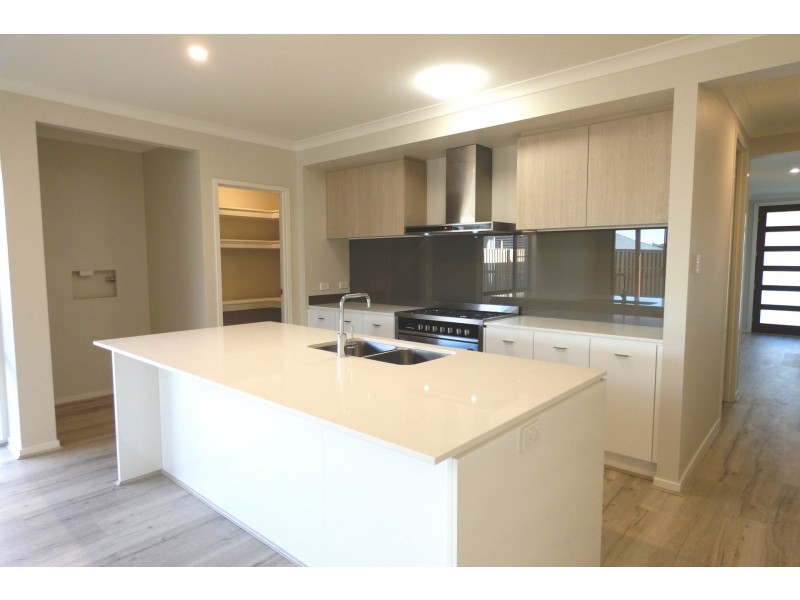 12 Lindeman Circuit, Pimpama QLD 4209