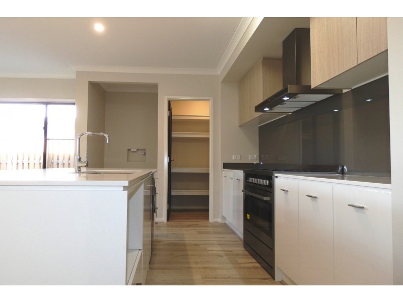 12 Lindeman Circuit, Pimpama QLD 4209