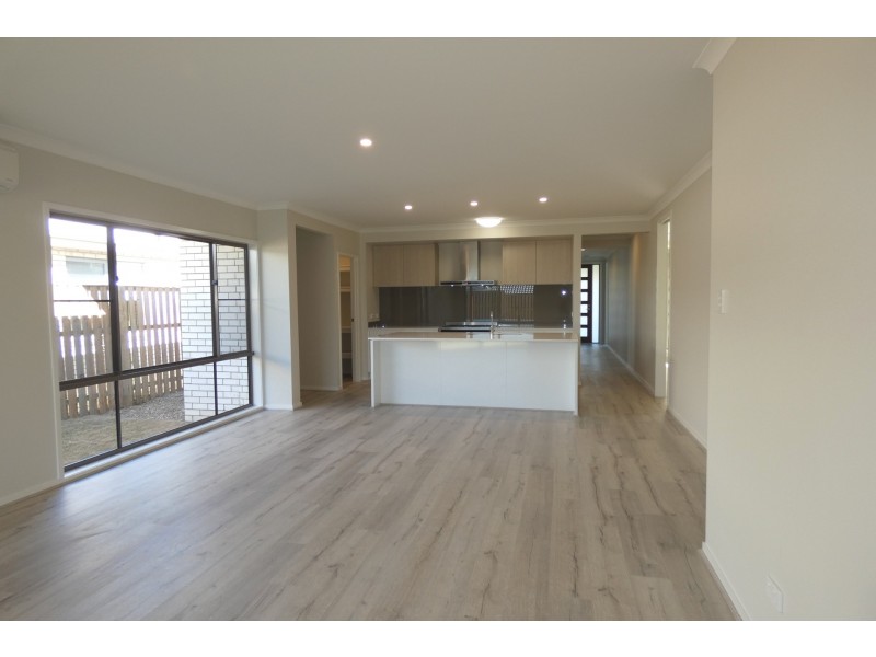 12 Lindeman Circuit, Pimpama QLD 4209