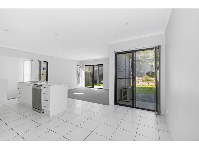 2/13 Chrome Drive, Pimpama QLD 4209