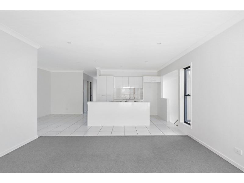 2/13 Chrome Drive, Pimpama QLD 4209