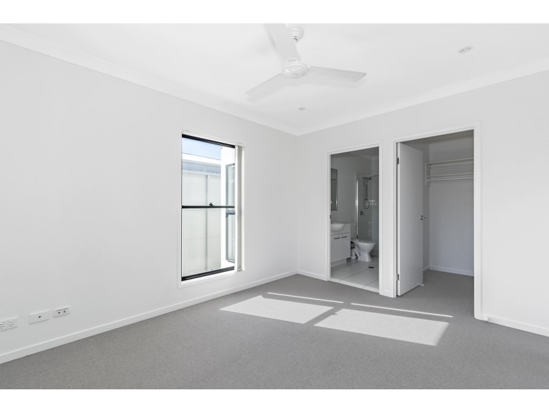 2/13 Chrome Drive, Pimpama QLD 4209
