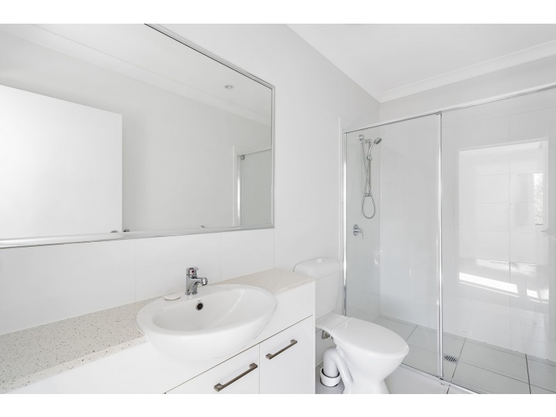 2/13 Chrome Drive, Pimpama QLD 4209