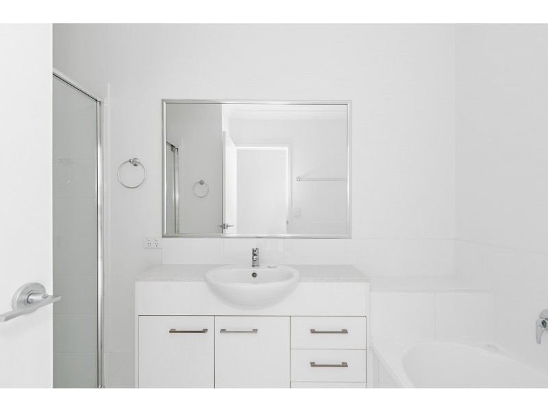 2/13 Chrome Drive, Pimpama QLD 4209