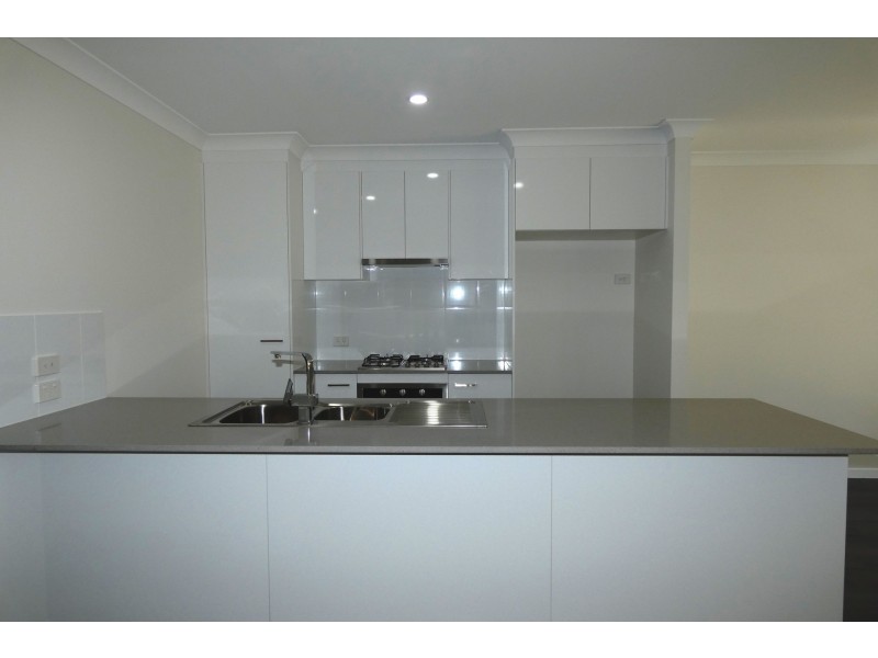 1/8 Peak Crescent, Pimpama QLD 4209