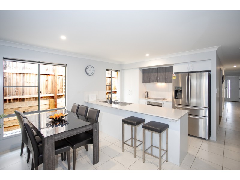 25 Mcveigh Street, Pimpama QLD 4209