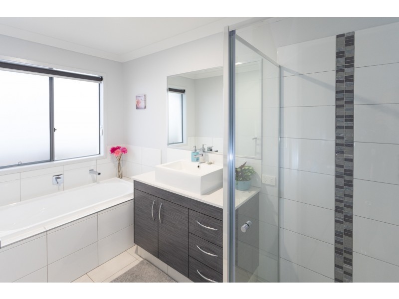 25 Mcveigh Street, Pimpama QLD 4209