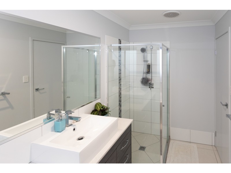 25 Mcveigh Street, Pimpama QLD 4209