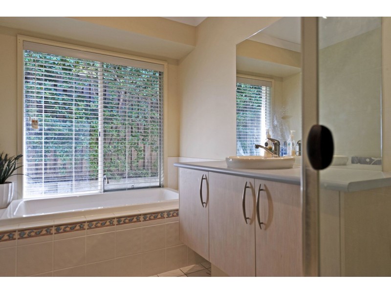 8 Helidon Grove, Ormeau QLD 4208