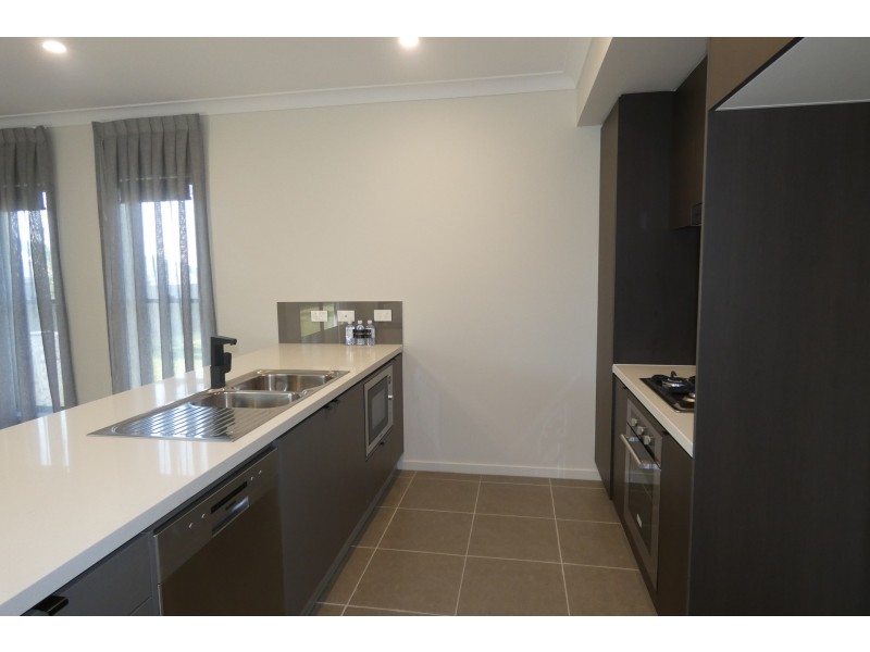 4 Azure Way, Coomera QLD 4209