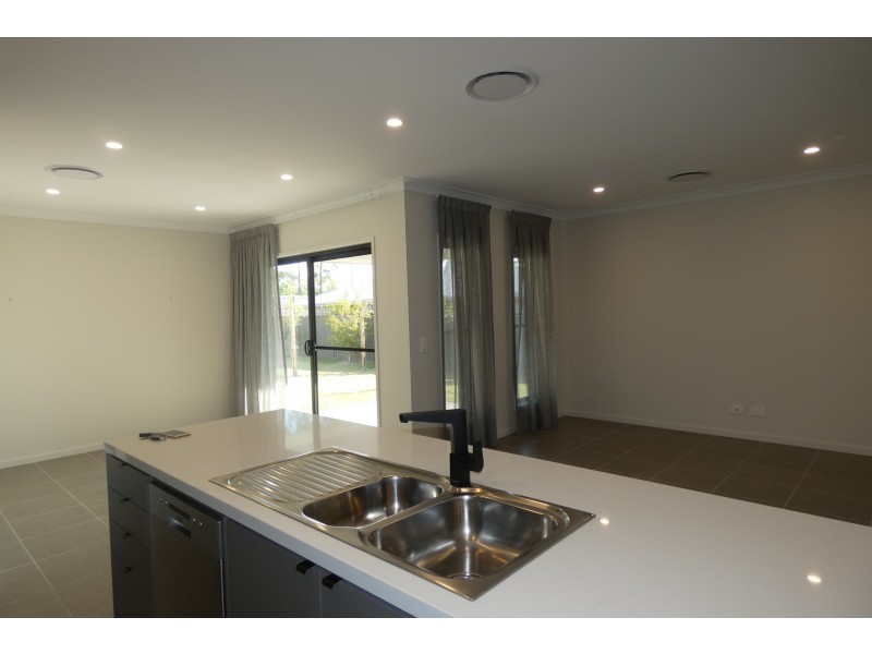 4 Azure Way, Coomera QLD 4209