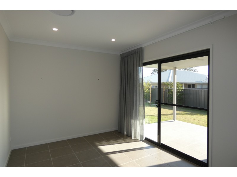 4 Azure Way, Coomera QLD 4209