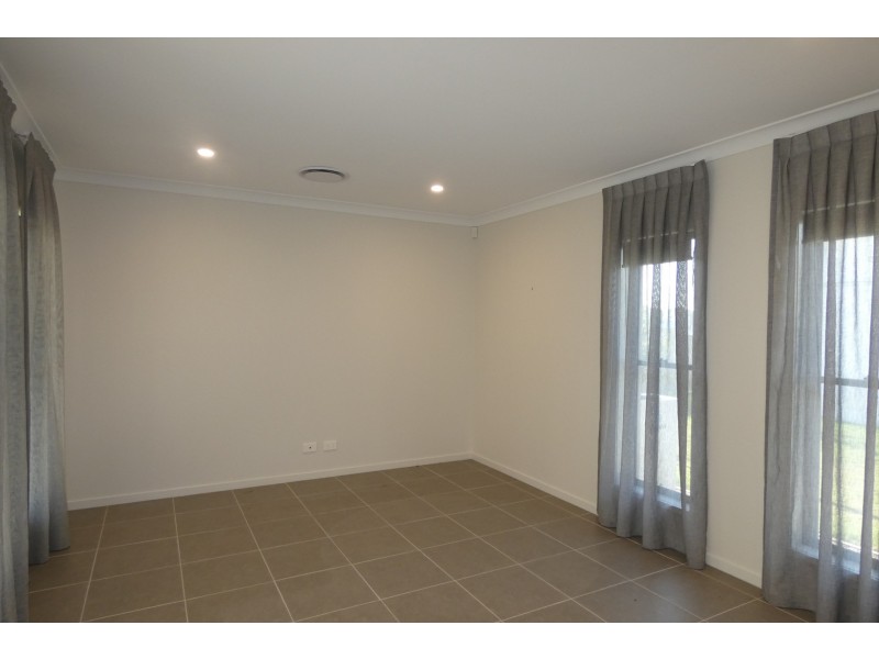 4 Azure Way, Coomera QLD 4209