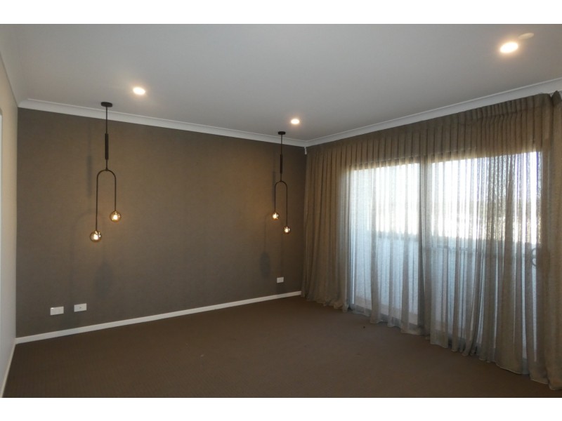 4 Azure Way, Coomera QLD 4209