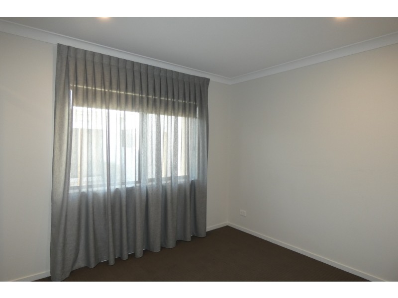 4 Azure Way, Coomera QLD 4209