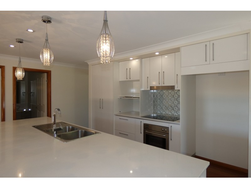 8 Dalgleish Road, Ormeau Hills QLD 4208