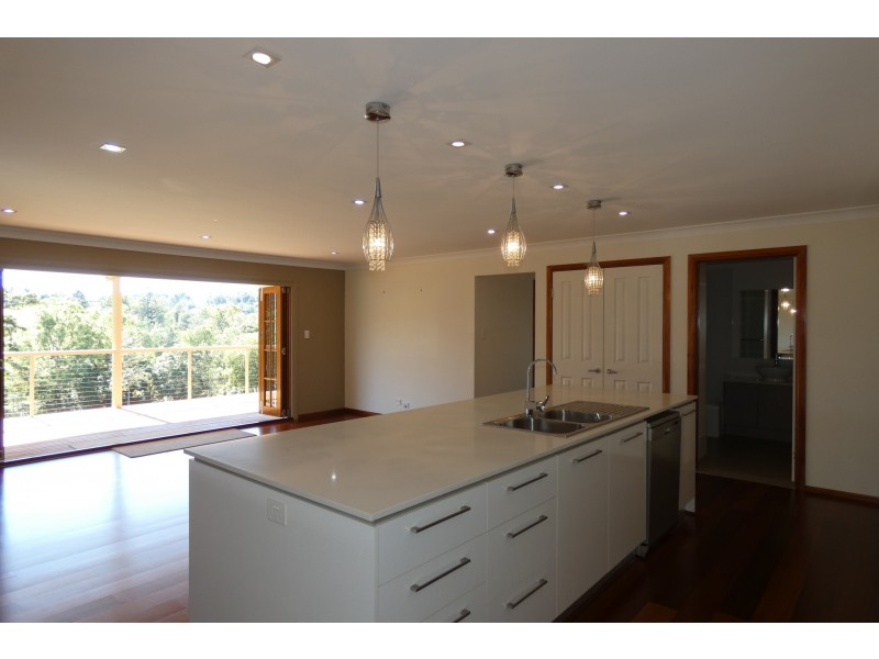 8 Dalgleish Road, Ormeau Hills QLD 4208
