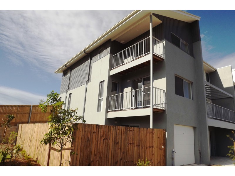 1/4 Rhiana Street, Pimpama QLD 4209