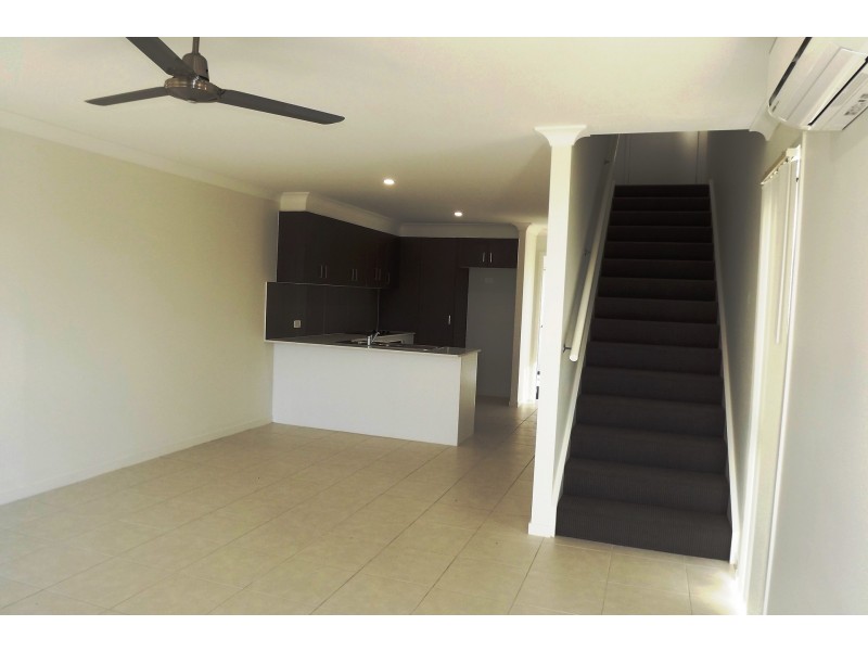 1/4 Rhiana Street, Pimpama QLD 4209