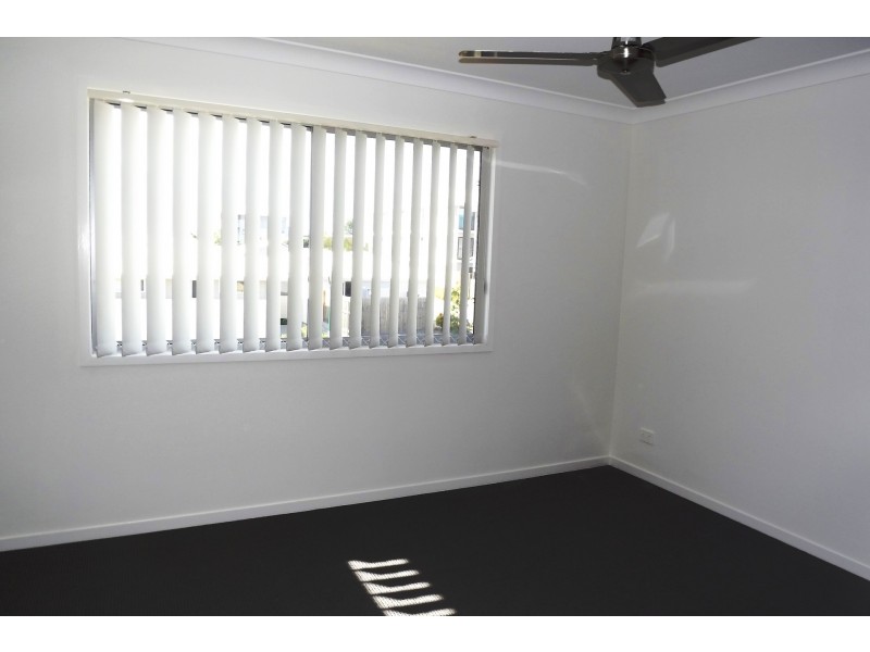 1/4 Rhiana Street, Pimpama QLD 4209