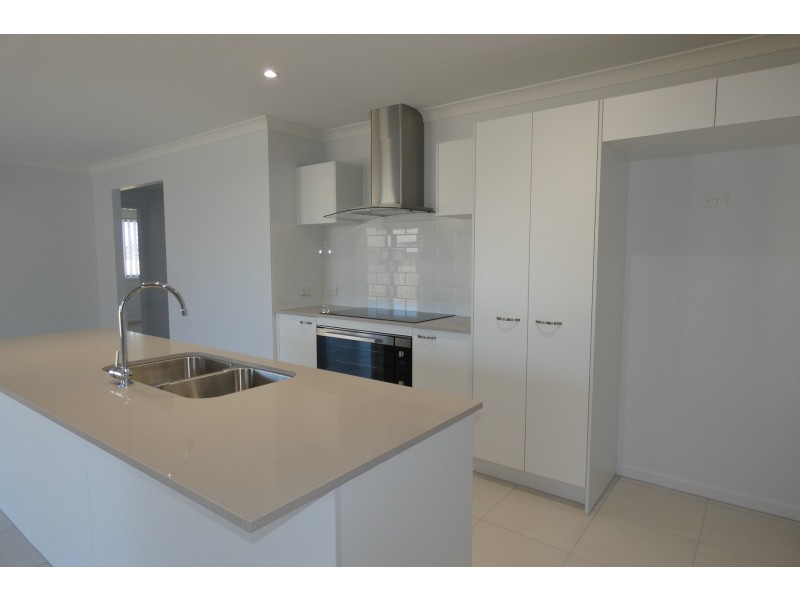 38 Mackellar Way, Walloon QLD 4306