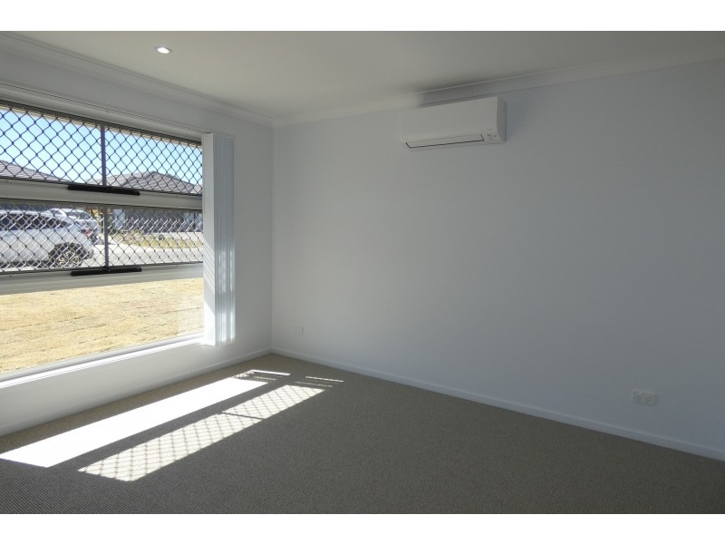 38 Mackellar Way, Walloon QLD 4306