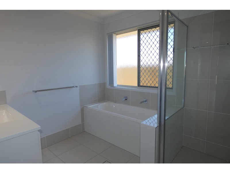 38 Mackellar Way, Walloon QLD 4306