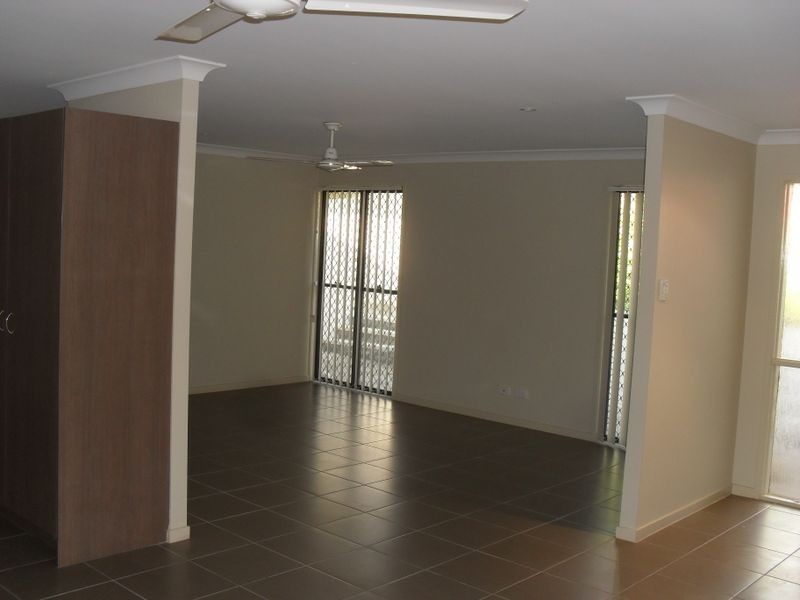 2/5 Freestone Drive, Upper Coomera QLD 4209