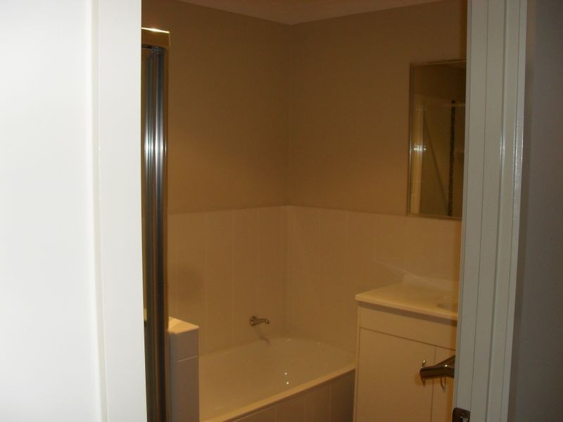 2/5 Freestone Drive, Upper Coomera QLD 4209