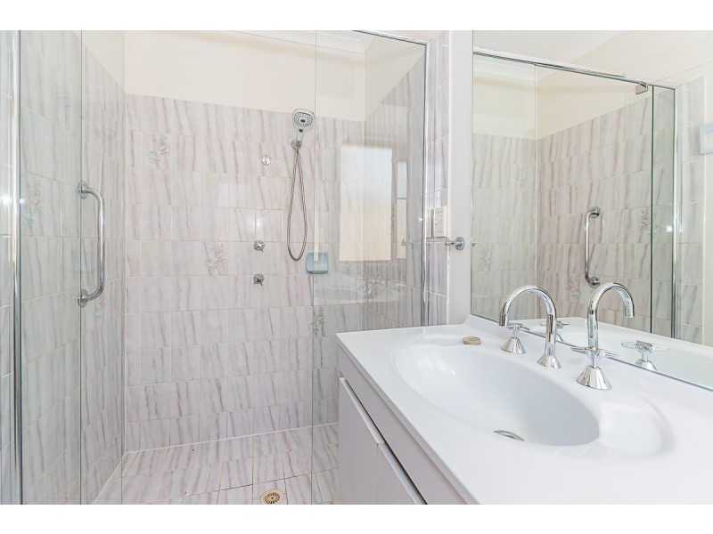 24 Ashburton Close, Arundel QLD 4214