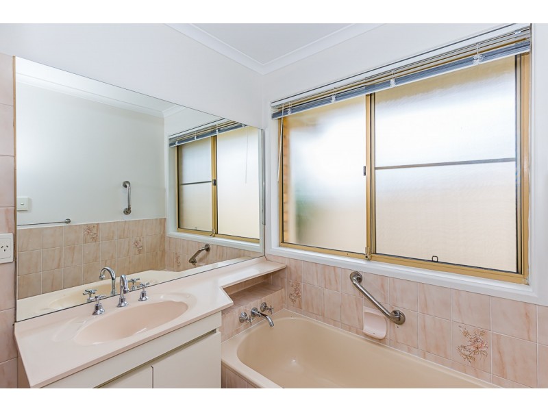 24 Ashburton Close, Arundel QLD 4214