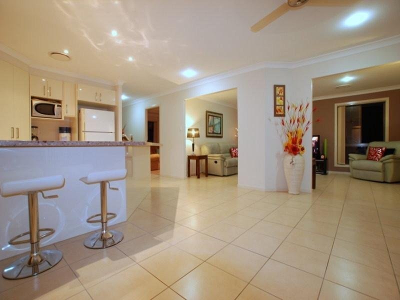 11 Blackheath Terrace, Pacific Pines QLD 4211