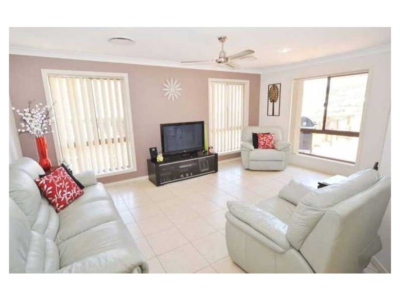 11 Blackheath Terrace, Pacific Pines QLD 4211
