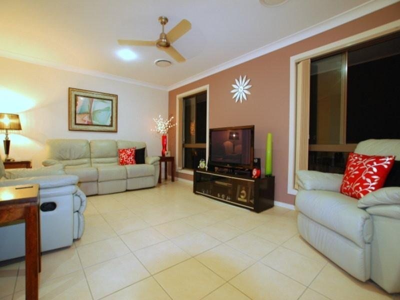 11 Blackheath Terrace, Pacific Pines QLD 4211