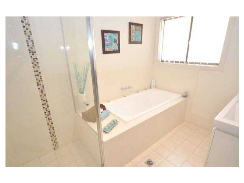 11 Blackheath Terrace, Pacific Pines QLD 4211