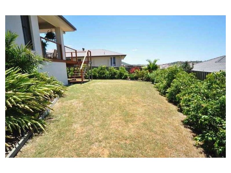 11 Blackheath Terrace, Pacific Pines QLD 4211