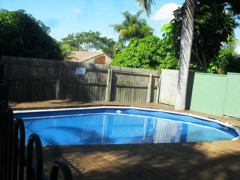 8 Penrith Court, Helensvale QLD 4212