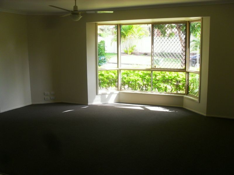 8 Penrith Court, Helensvale QLD 4212