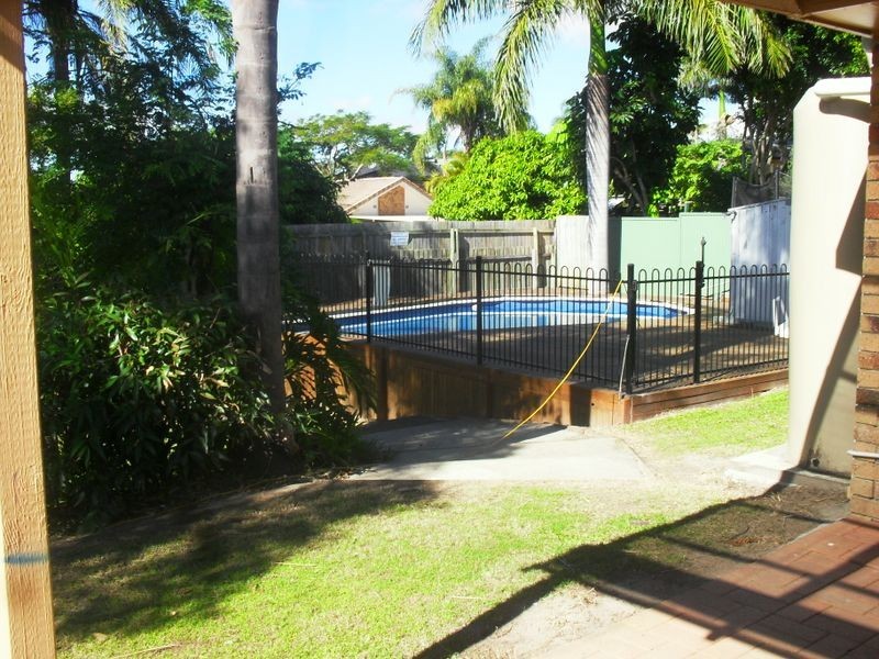 8 Penrith Court, Helensvale QLD 4212