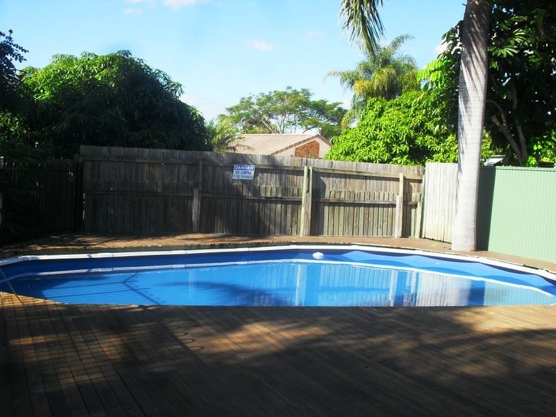 8 Penrith Court, Helensvale QLD 4212