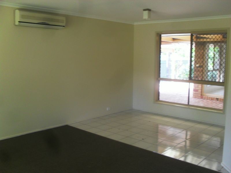 8 Penrith Court, Helensvale QLD 4212