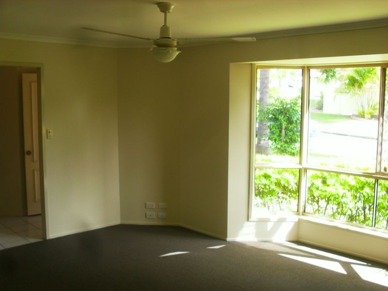 8 Penrith Court, Helensvale QLD 4212